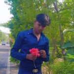 हो फूल मैं भेजूं दिल ये करता है